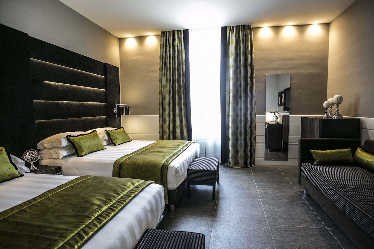 Premium bedding, down comforters, minibar, in-room safe