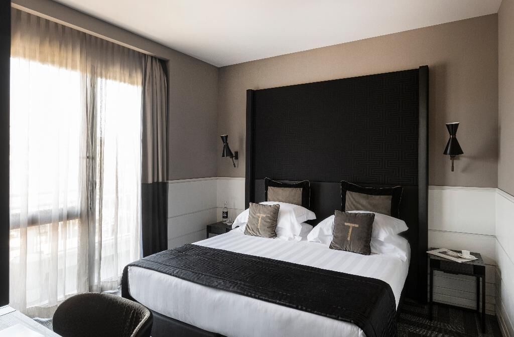 Premium bedding, down comforters, minibar, in-room safe