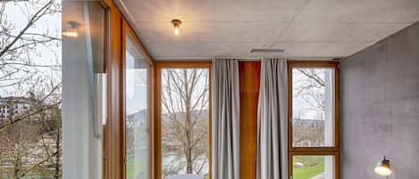Free WiFi, bed sheets, wheelchair access