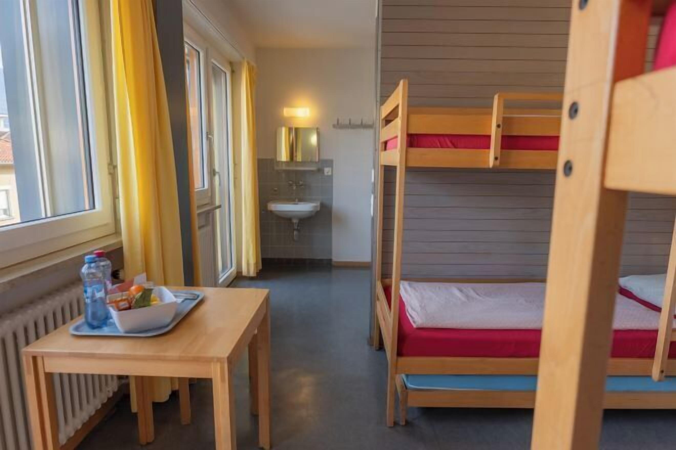 Bureau, Wi-Fi gratuit, draps fournis