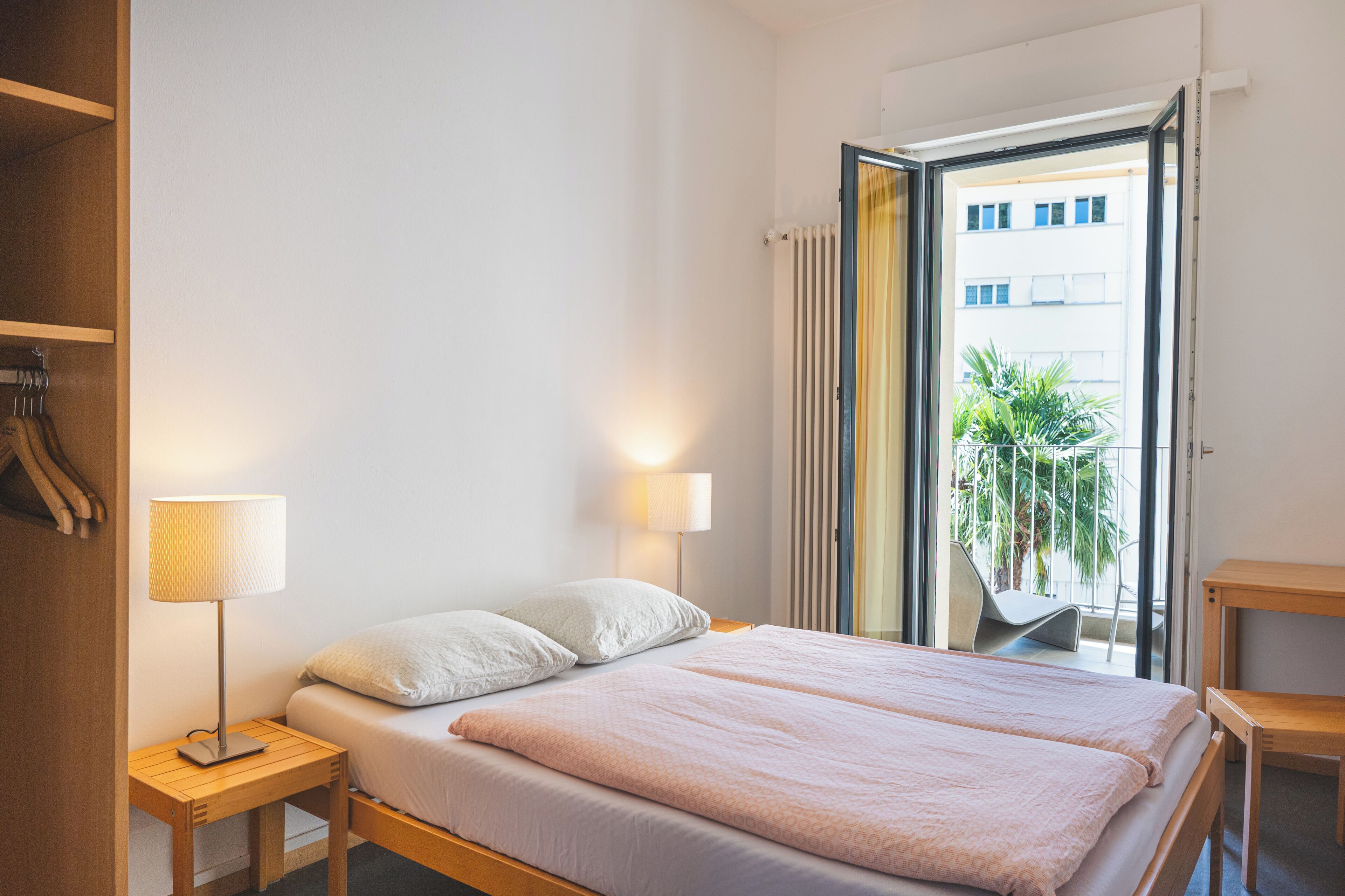 Quarto casal standard, 1 cama Queen, banheiro privativo | Escrivaninha, Wi-Fi de cortesia, roupa de cama