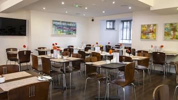 Petit déjeuner continental servi tous les jours en supplément