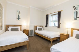 Hypo-allergenic bedding, desk, iron/ironing board, free WiFi