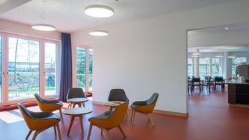 Área de estar no saguão