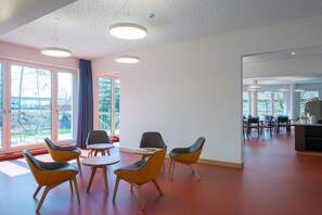 Coin salon dans le hall