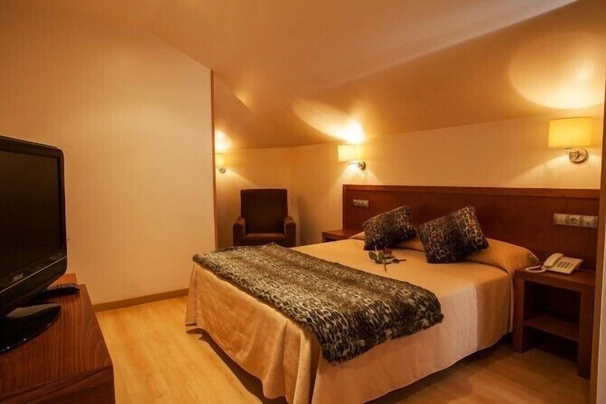 minibar, in-room safe, desk, blackout curtains