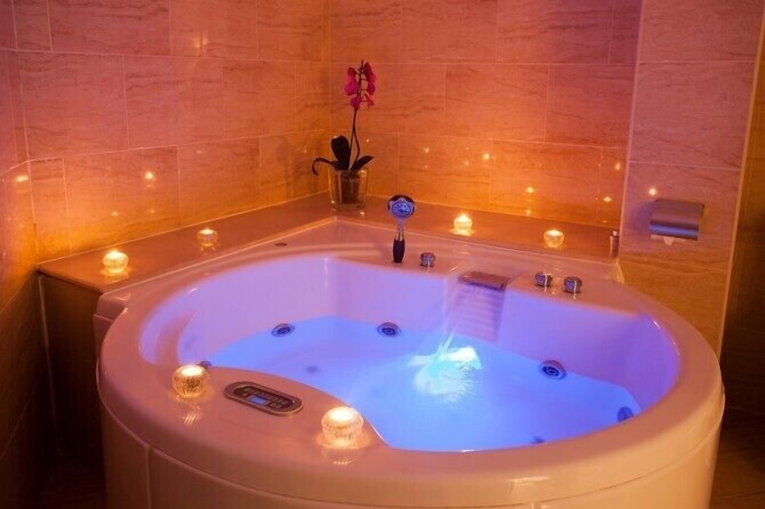 indoor spa tub
