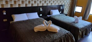 Perhehuone, 2 makuuhuonetta, oma kylpyhuone | Untuvapeitot, yksilöllisesti sisustettu, yksilöllisesti kalustettu