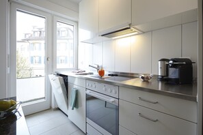 Apartment, 1 Bedroom, Ground Floor | Private kitchen | Full-size fridge, microwave, oven, stovetop - City Stay Apartments Nordstrasse (Zürich)