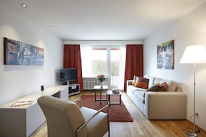 Apartment, 1 Bedroom, Ground Floor | Living area