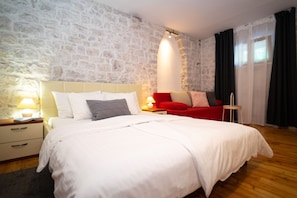 Deluxe Double Room | Iron/ironing board, free WiFi, bed sheets - Villa Marino (Trogir)