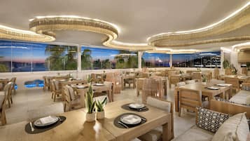 2 restaurantes, café da manhã, culinária mediterrânea