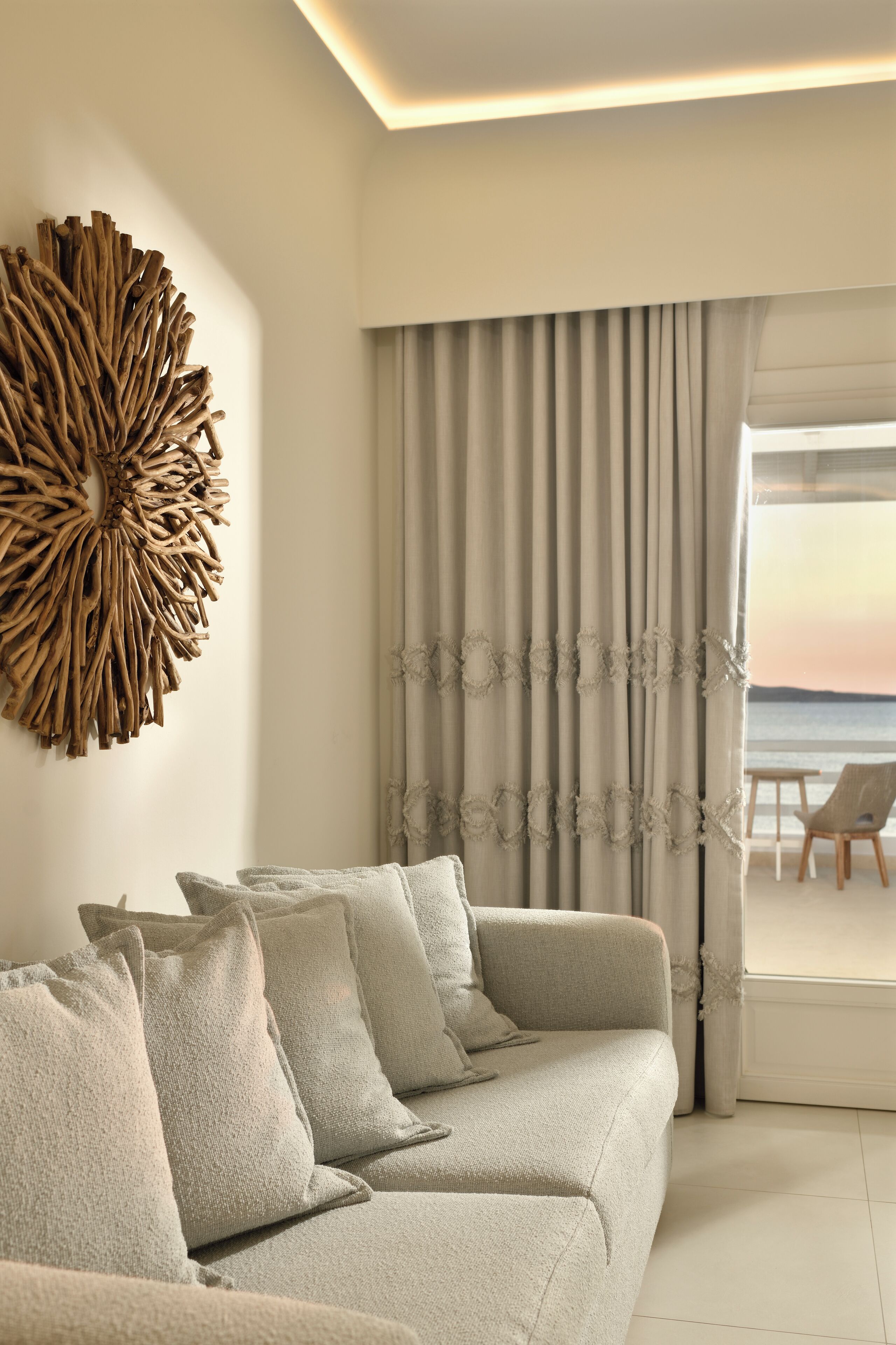 Grand Executive Suite | Minibar, in-room safe, desk, soundproofing