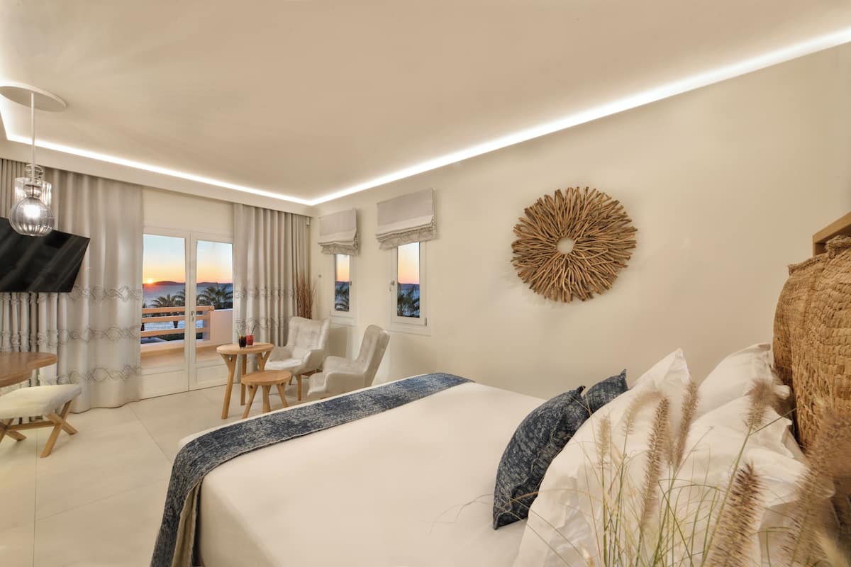 Executive Suite, 2 Bedrooms | Minibar, in-room safe, desk, soundproofing