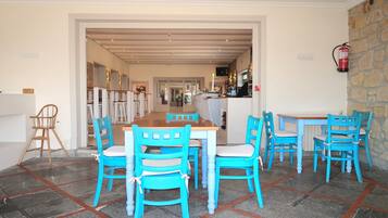 Frokostbuffé hver dag (EUR 13.50 per person)