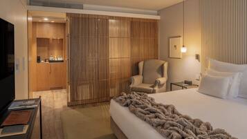 Hochwertige Bettwaren, Minibar, Zimmersafe, Schreibtisch