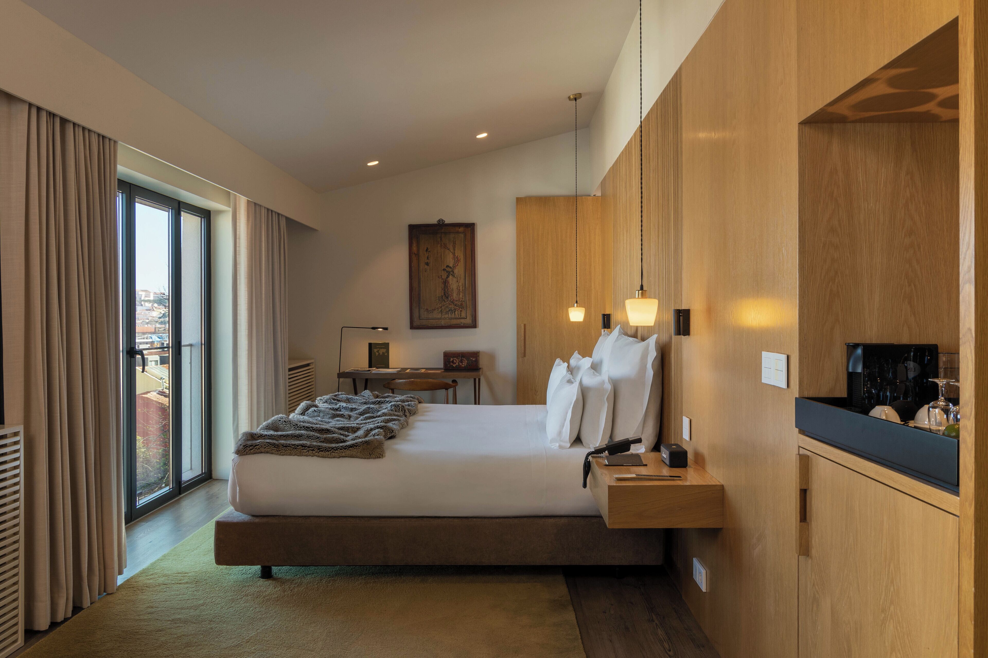 premium bedding, minibar, in-room safe, desk