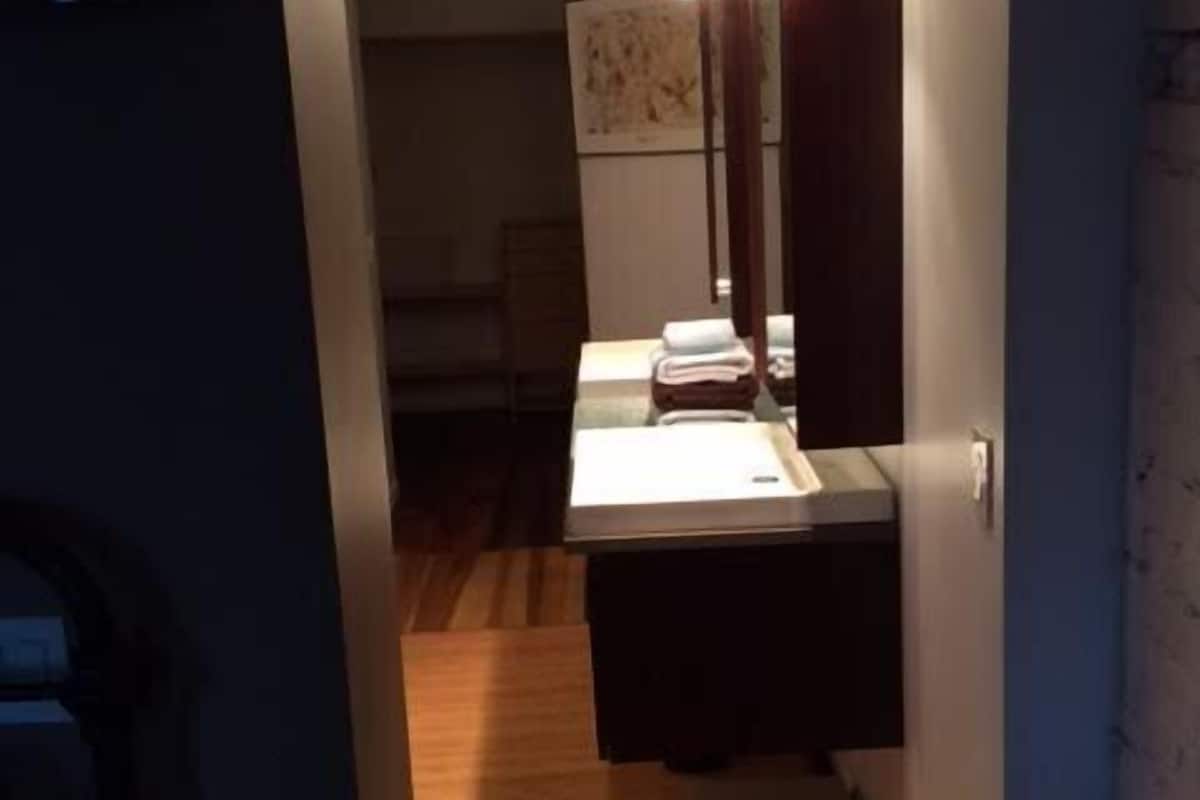 free toiletries, towels