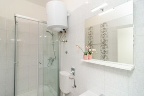 Triple Room, City View | Bathroom | Shower, hair dryer, towels