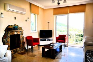 Villa, 4 Bedrooms | Living room - Villa Fatos (Seydikemer)