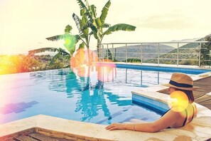 Outdoor pool - Villa Fatos (Seydikemer)