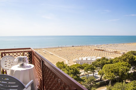 Camera Matrimoniale con letto matrimoniale o 2 letti singoli | Beach/ocean view. American Hotel