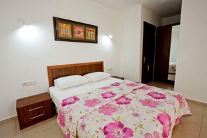 Vila | 3 quartos, escrivaninha, ferros/tábuas de passar roupa, berços grátis
