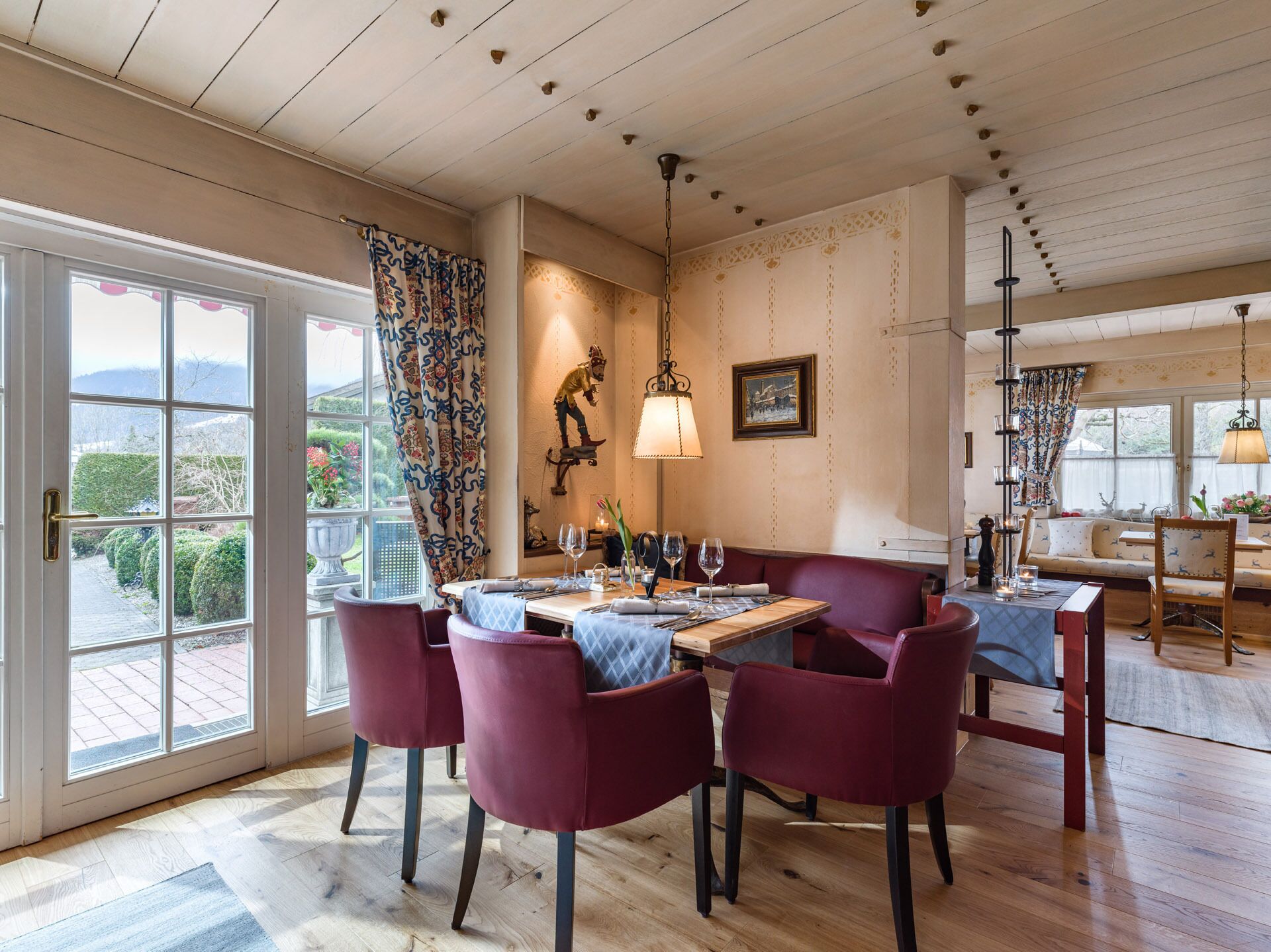 lunch and dinner served, regional cuisine