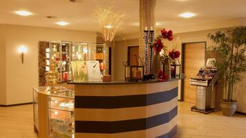 Sauna, Dampfbad, Körperbehandlungen, Aromatherapie, Warmsteinmassagen
