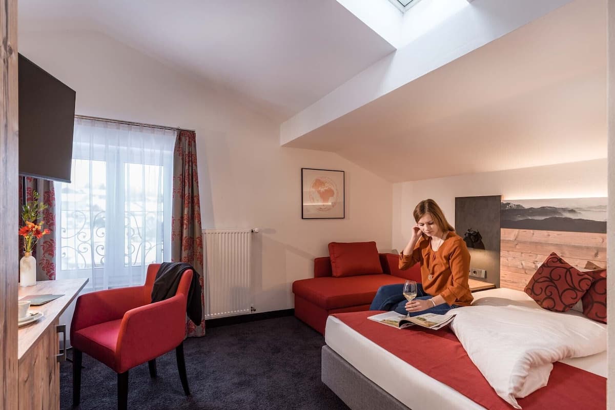 1 bedroom, hypo-allergenic bedding, minibar, in-room safe