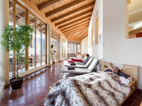 Un sauna, baño turco, tratamientos corporales, aromaterapia