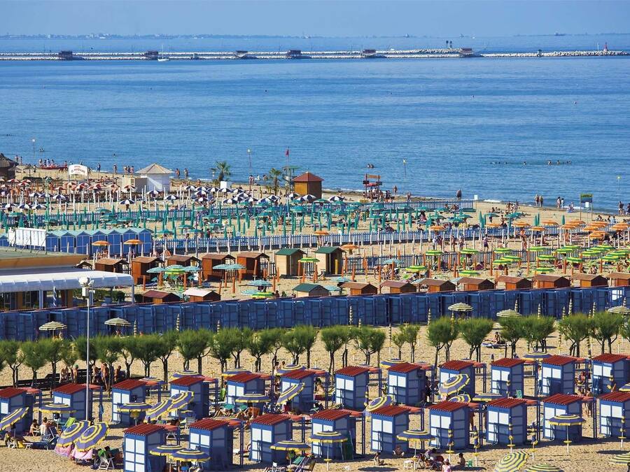 Private beach nearby, white sand, sun-loungers, beach umbrellas