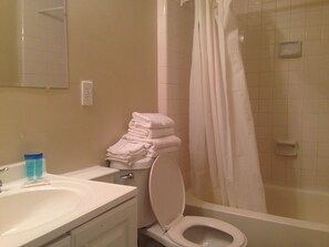Basic Double Room | Bathroom | Combined shower/tub, free toiletries - Oasis Motel (Myrtle Beach)