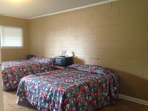 Room, 3 Bedrooms - Oasis Motel (Myrtle Beach)