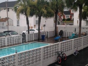 Seasonal outdoor pool - Oasis Motel (Myrtle Beach)