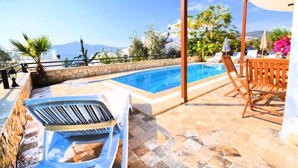 Outdoor pool, pool umbrellas, sun loungers - Kışla Bay Villa (Kas)