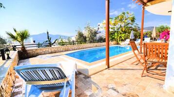 Outdoor pool, pool umbrellas, sun loungers