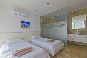 Vila, 5 quartos, vista para o mar | 5 quartos, ferros/tábuas de passar roupa, berços grátis