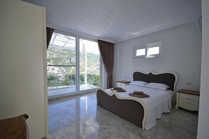 Villa, 4 Bedrooms (3 Double ,2 Single and 1 Single Sofa ) | 4 bedrooms, desk, iron/ironing board, free cribs/infant beds - Villa White (Kas)