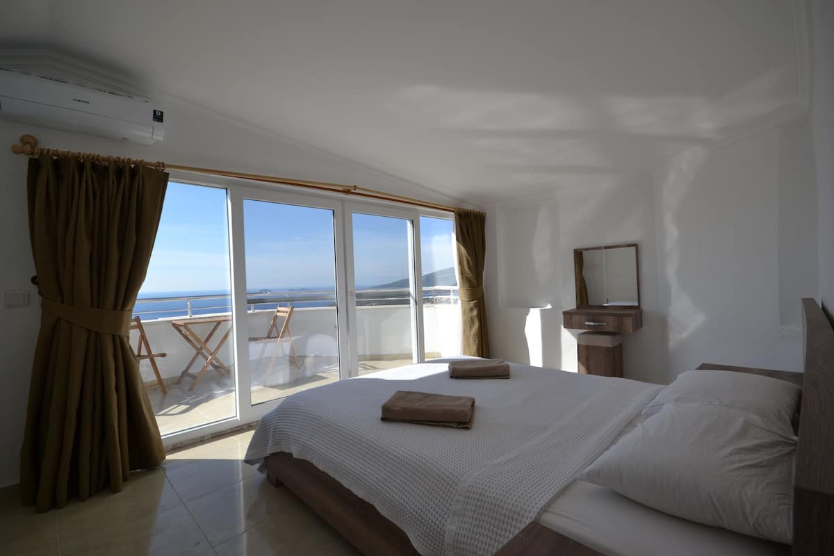 Villa, 3 chambres, vue sur la mer | 1 chambre, fer et planche à repasser, lit de bébé (gratuit)