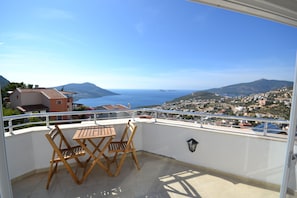 Vila, 3 quartos, vista para o mar | Terraço/pátio