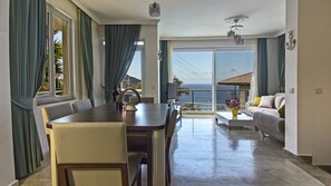 Villa, 4 Bedrooms | In-room dining - Villa Leo (Kas)