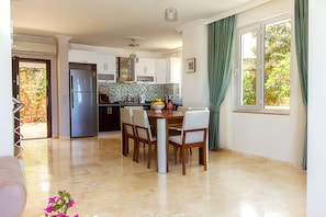 Villa, 4 Bedrooms | Private kitchenette | Fridge, microwave, oven, stovetop - Villa Leo (Kas)