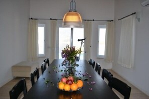 Villa | In-room dining