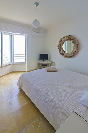 Villa | 3 bedrooms, free cribs/infant beds, free WiFi