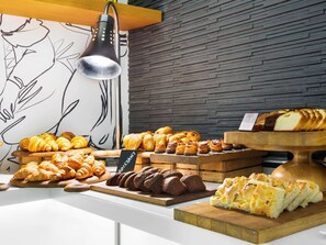 Morgenmadsbuffet hver dag (9.5 OMR pr. person)
