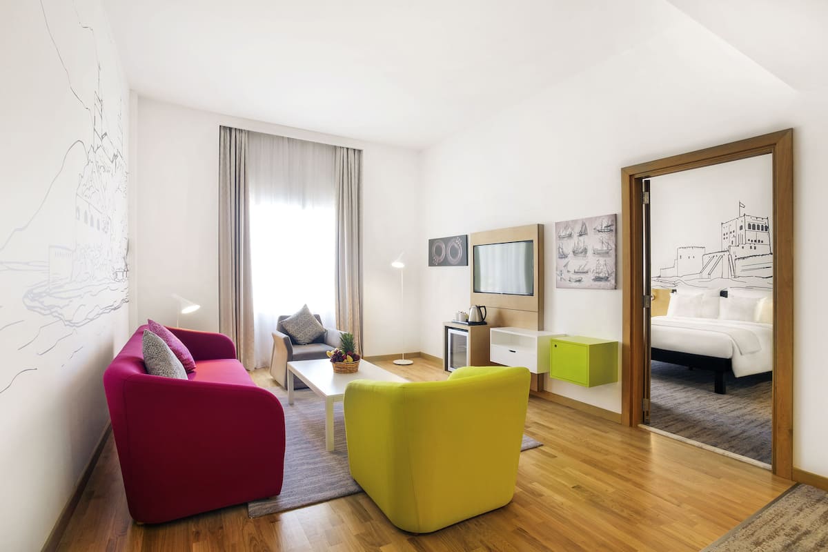 Executive Suite, 1 Double Bed | Living area | 32-inch LCD TV with satellite channels, TV