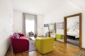 Executive Suite, 1 Double Bed | Living area | 32-inch LCD TV with satellite channels, TV