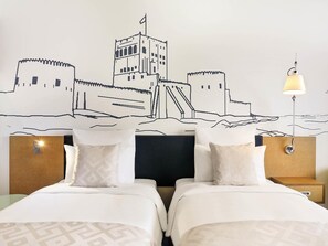 Roupas de cama premium, cofres nos quartos, escrivaninha