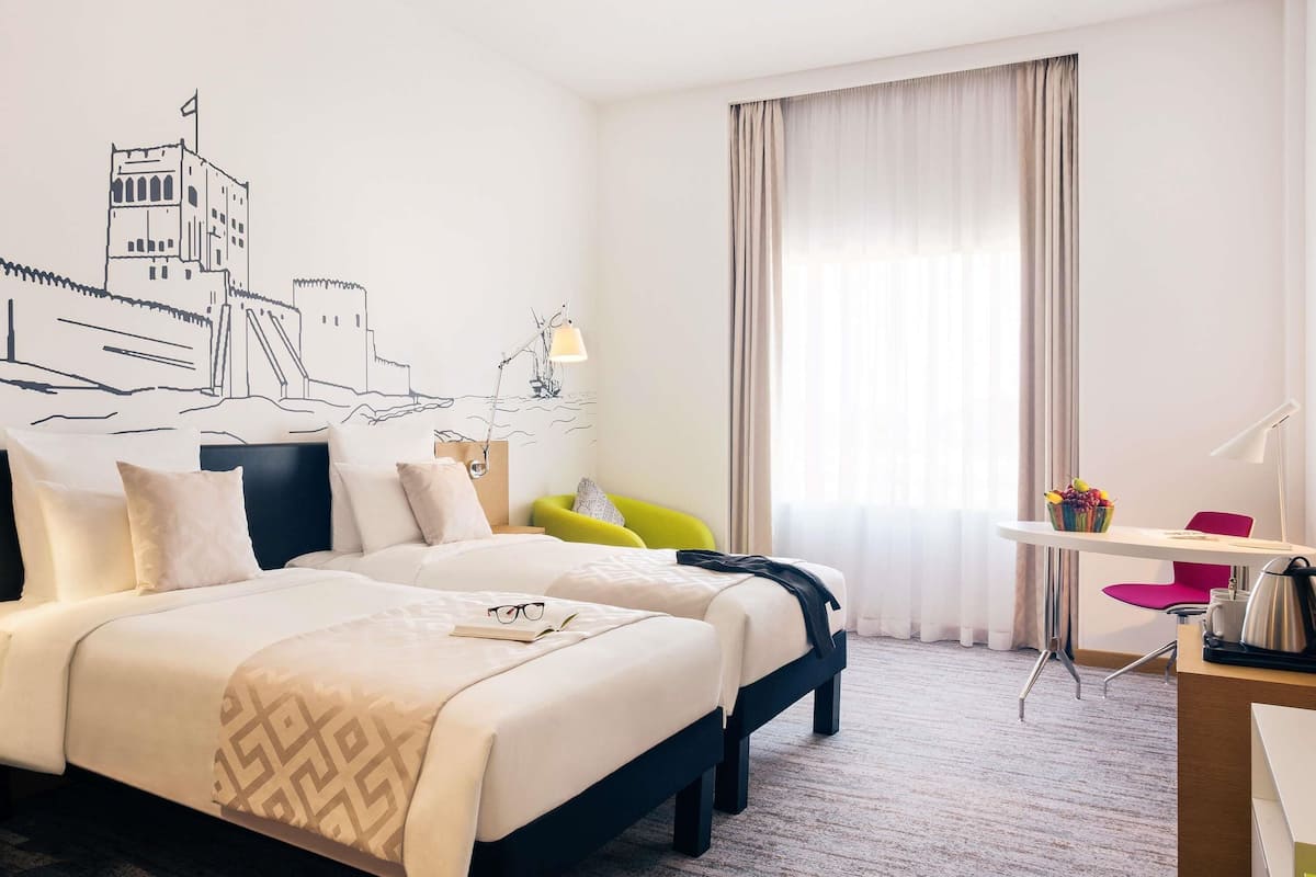 Sängtillbehör av högsta kvalitet och värdeförvaringsskåp på rummet